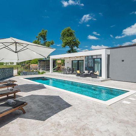 Beautiful Home In Tinjan With Jacuzzi Exterior foto