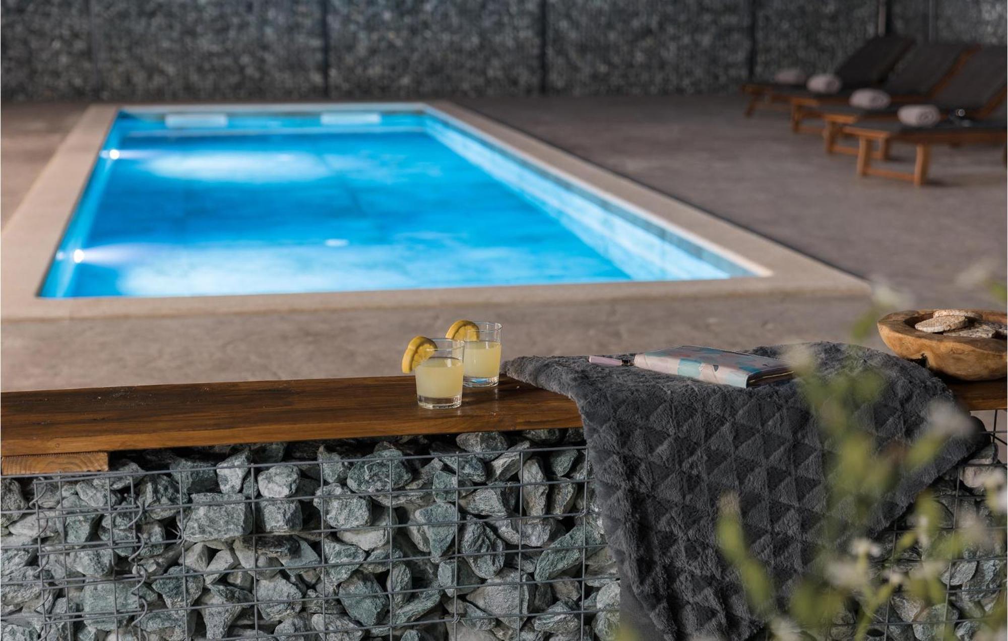 Beautiful Home In Tinjan With Jacuzzi Exterior foto