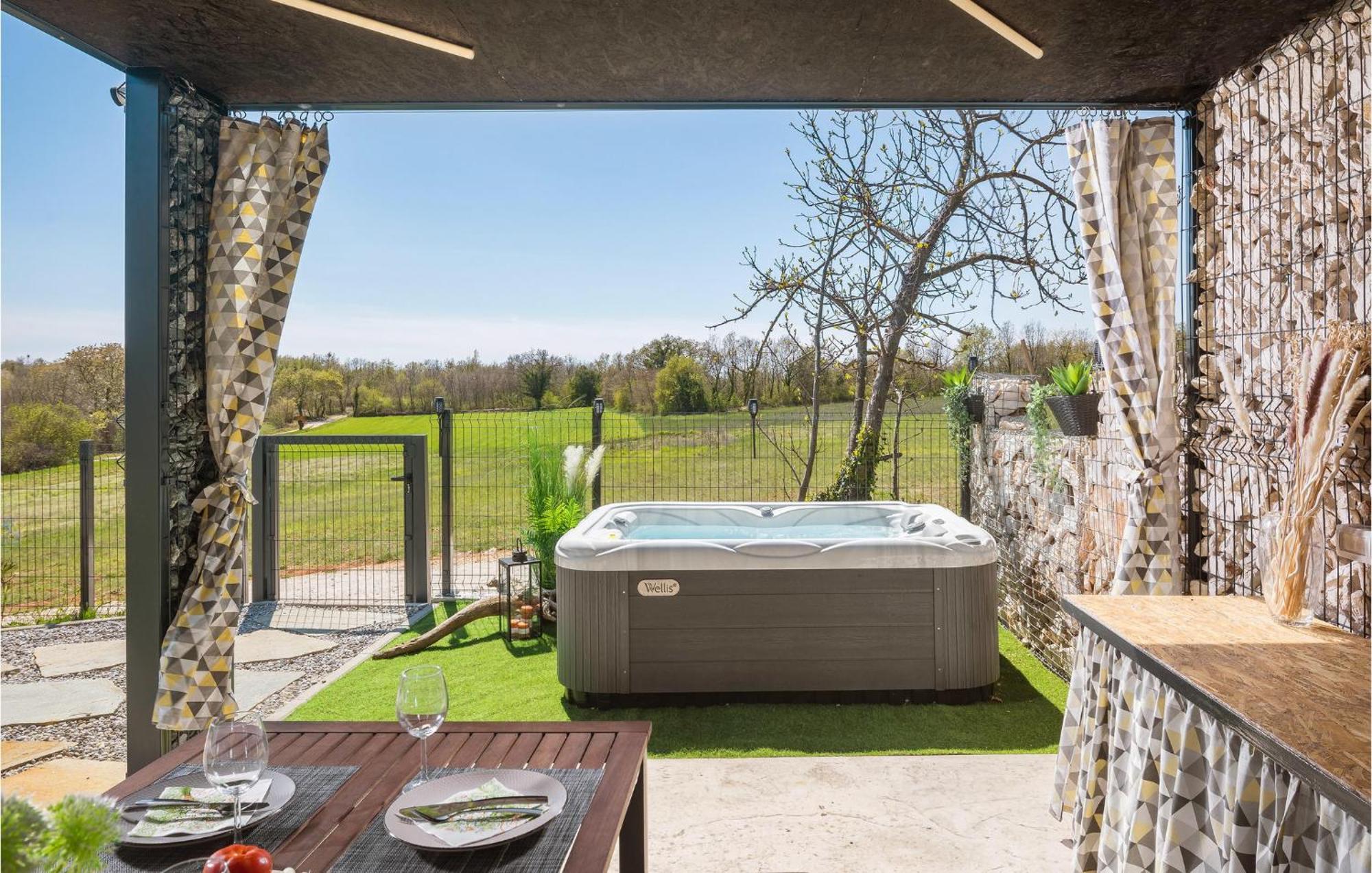 Beautiful Home In Tinjan With Jacuzzi Exterior foto