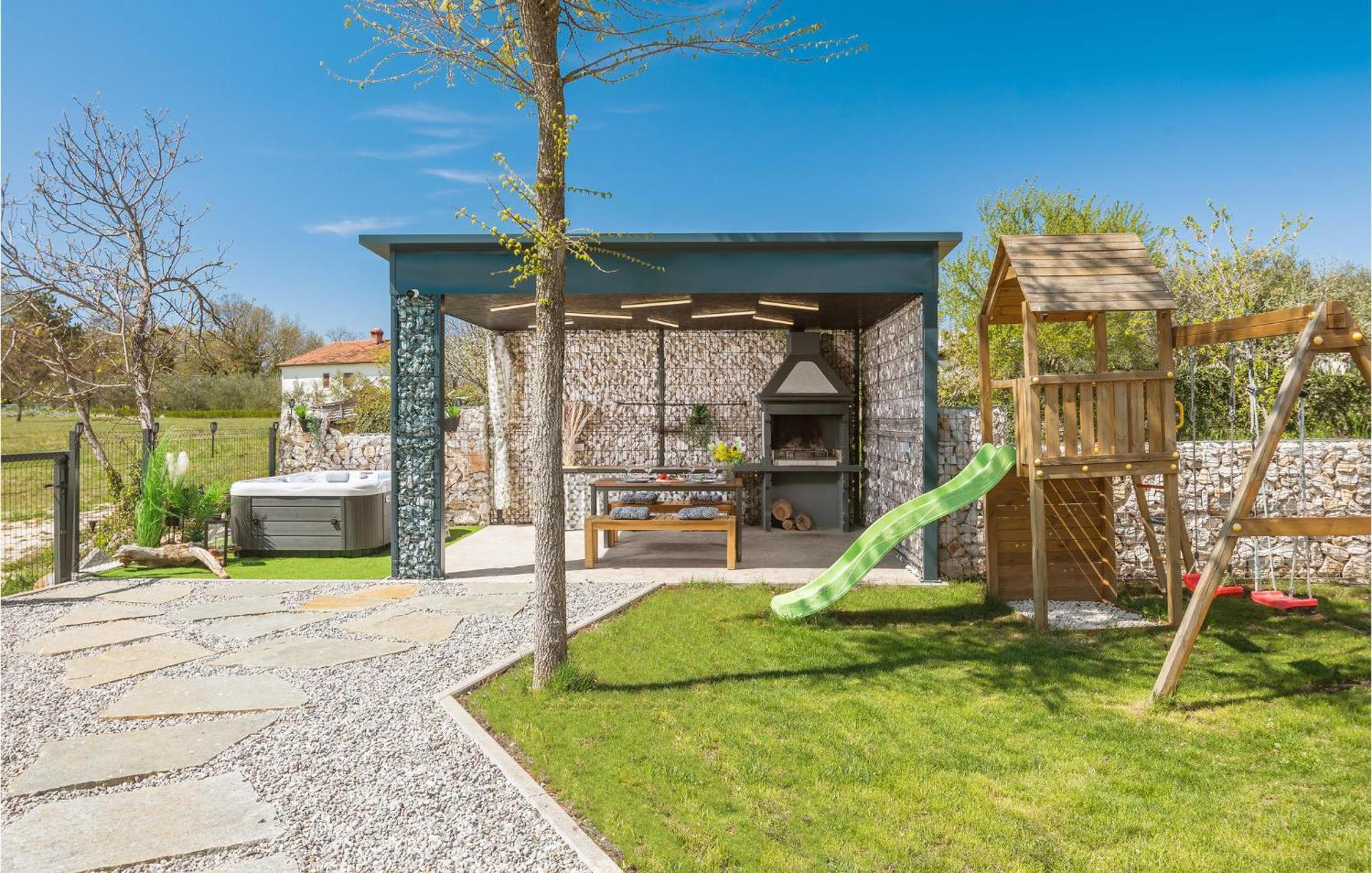 Beautiful Home In Tinjan With Jacuzzi Exterior foto